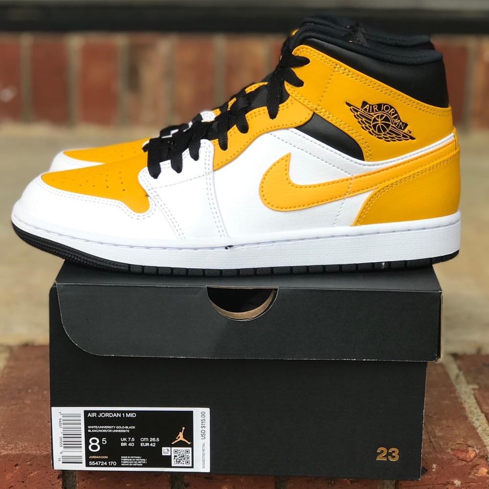 Air Jordan 1 University Gold Sz 8.5 (2021) - Picture 3 of 9